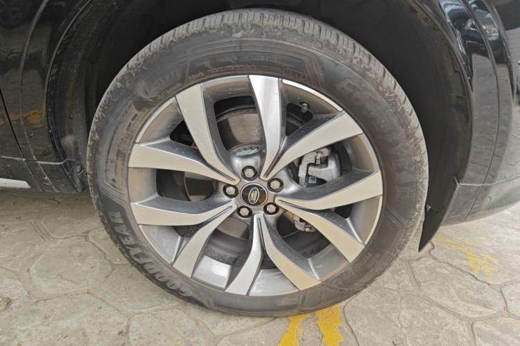 Used Land Rover Discovery Sport 2024 Performance Tech Edition Right Front Wheel Hub