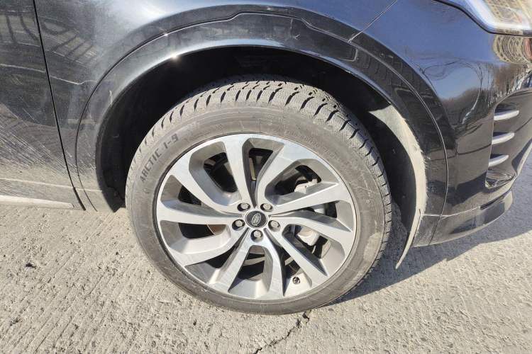 Used Land Rover Discovery Sport 2024 Performance Tech Edition Right Front Wheel Hub