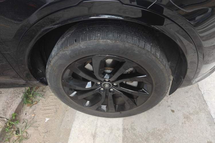 Used Land Rover Discovery Sport 2024 Performance Tech Edition Right Front Wheel Hub
