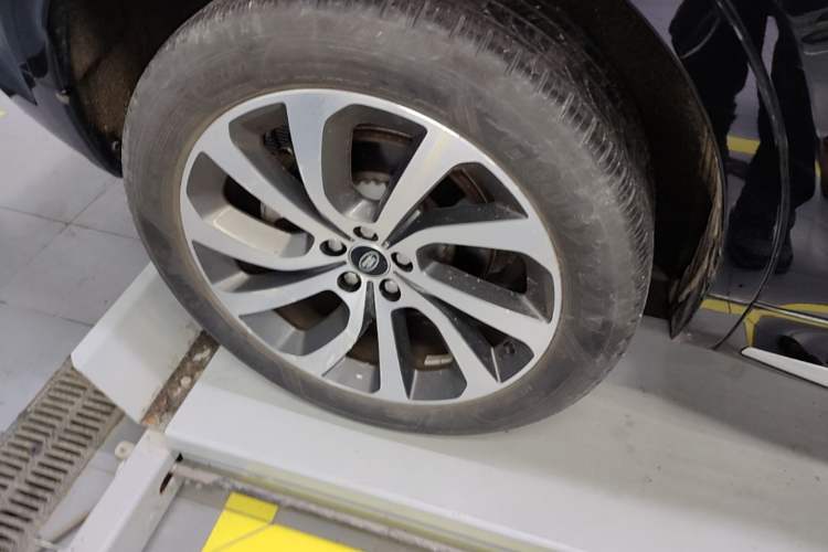 Used Land Rover Discovery Sport 2024 Performance Tech Edition Right Rear Wheel Hub