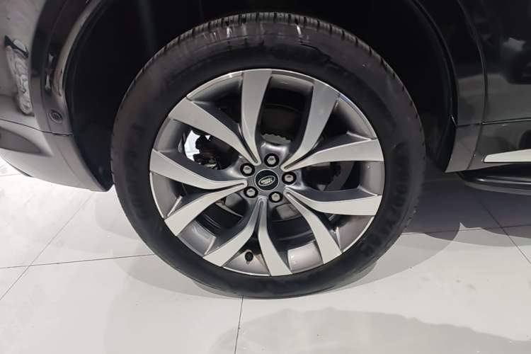Used Land Rover Discovery Sport 2024 Luxury Custom Edition Right Rear Wheel Hub