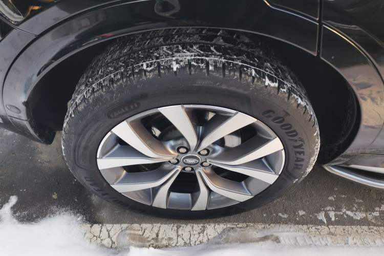 Used Land Rover Discovery Sport 2024 Luxury Custom Edition Right Rear Wheel Hub