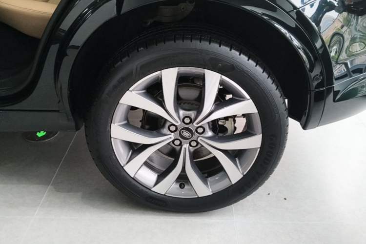 Used Land Rover Discovery Sport 2024 Luxury Custom Edition Right Rear Wheel Hub