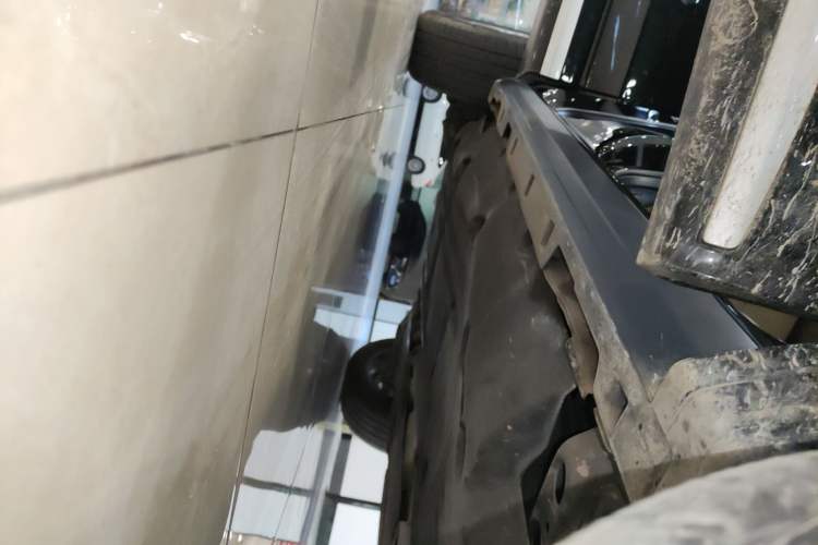Used Land Rover Discovery Sport 2024 Luxury Custom Edition Right Side Sill