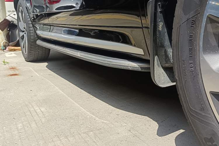 Used Land Rover Discovery Sport 2024 Performance Tech Edition Right Side Sill