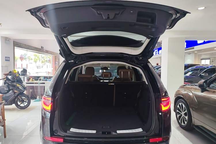 Used Land Rover Discovery Sport 2024 Luxury Custom Edition Trunk