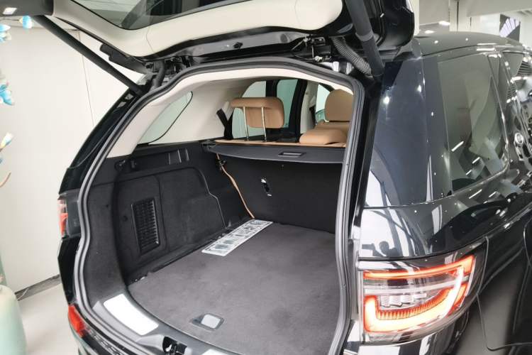 Used Land Rover Discovery Sport 2024 Luxury Custom Edition Trunk