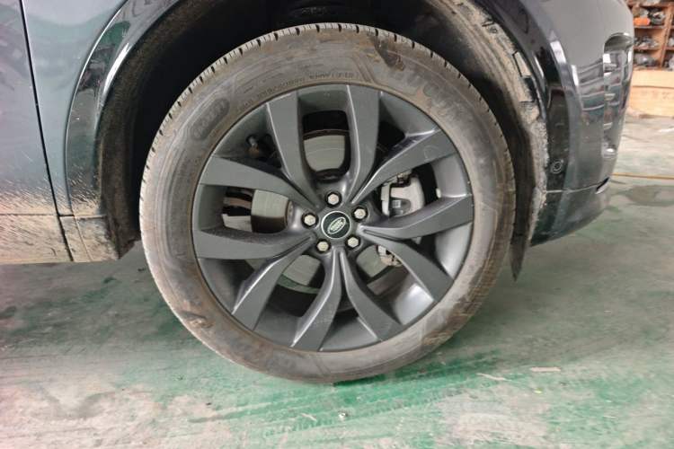 Used Land Rover Discovery Sport 2024 Luxury Custom Edition Right Front Wheel Hub