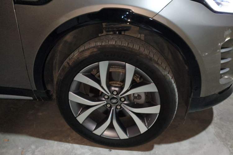 Used Land Rover Discovery Sport 2024 Luxury Custom Edition Right Front Wheel Hub