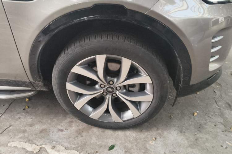 Used Land Rover Discovery Sport 2024 Luxury Custom Edition Right Front Wheel Hub