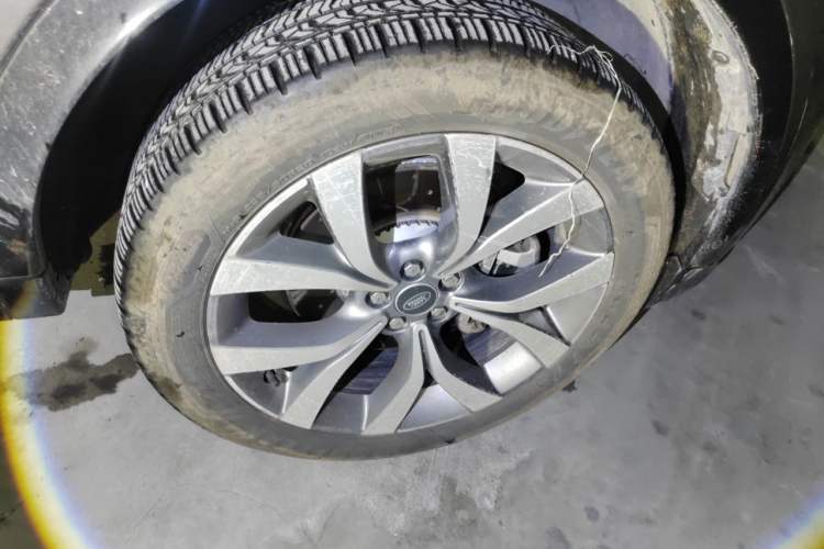 Used Land Rover Discovery Sport 2024 Luxury Custom Edition Right Front Wheel Hub
