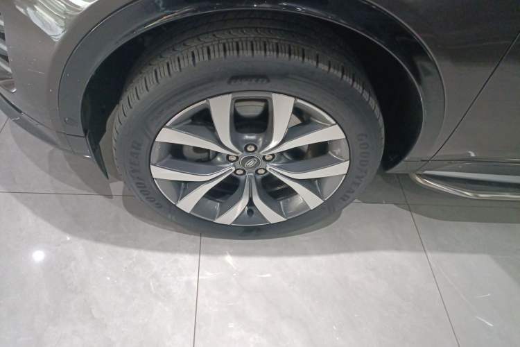 Used Land Rover Discovery Sport 2024 Luxury Custom Edition Exterior 4