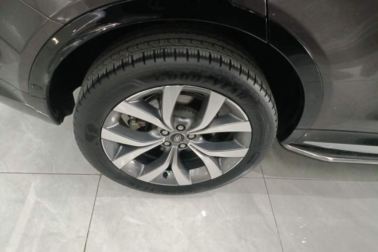 Used Land Rover Discovery Sport 2024 Luxury Custom Edition Exterior 5