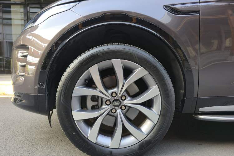 Used Land Rover Discovery Sport 2024 Luxury Custom Edition Exterior 5