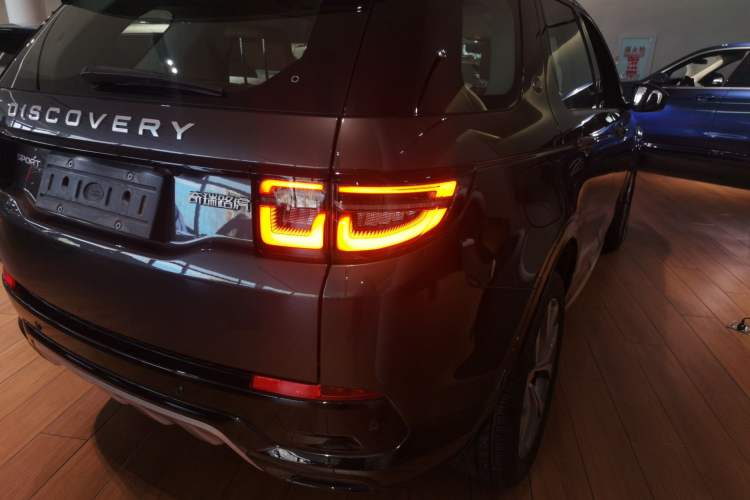 Used Land Rover Discovery Sport 2024 Luxury Custom Edition Exterior 6