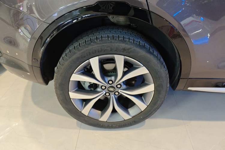 Used Land Rover Discovery Sport 2024 Luxury Custom Edition Exterior 8