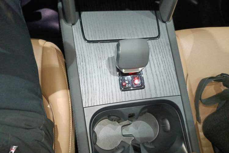 Used Land Rover Discovery Sport 2024 Luxury Custom Edition Gear Lever