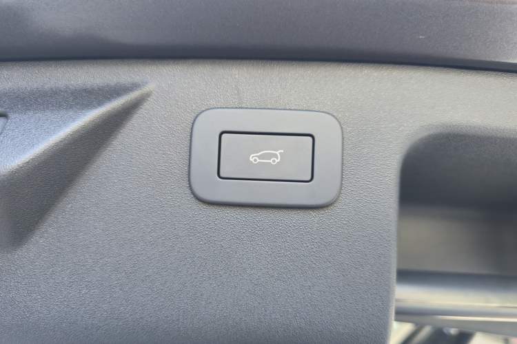 Used Land Rover Discovery Sport 2024 Luxury Custom Edition Interior 1