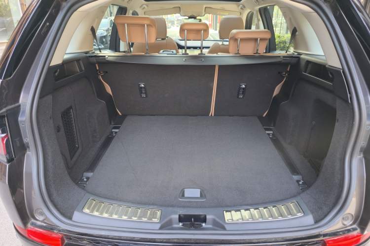 Used Land Rover Discovery Sport 2024 Luxury Custom Edition Interior 10