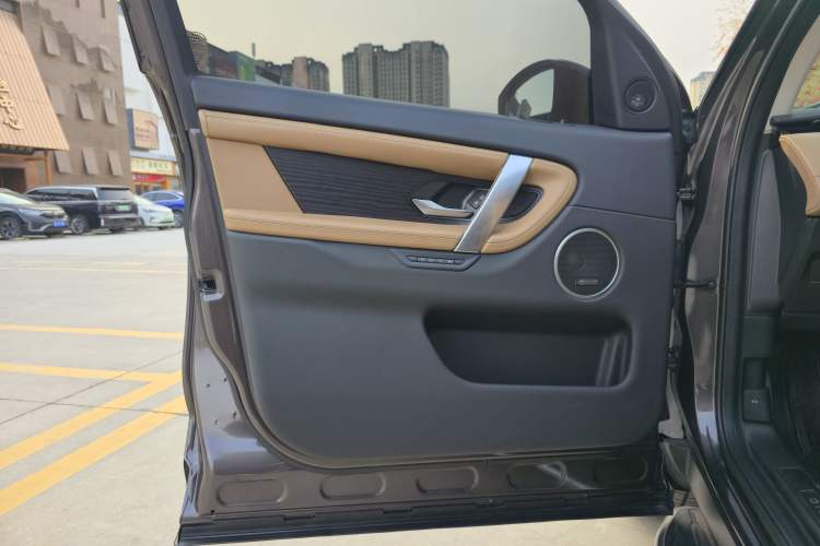 Used Land Rover Discovery Sport 2024 Luxury Custom Edition Interior 4
