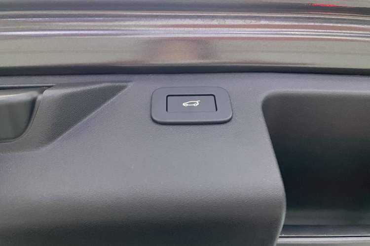 Used Land Rover Discovery Sport 2024 Luxury Custom Edition Interior 8