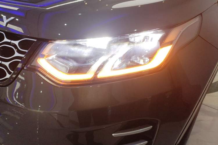 Used Land Rover Discovery Sport 2024 Luxury Custom Edition Left Front Headlight