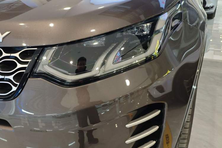 Used Land Rover Discovery Sport 2024 Luxury Custom Edition Left Front Headlight