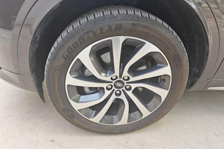 Used Land Rover Discovery Sport 2024 Performance Tech Edition Left Front Wheel Hub