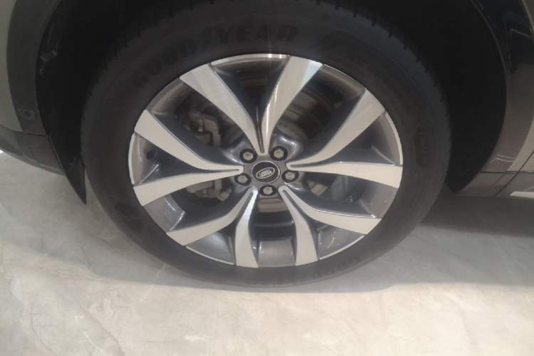 Used Land Rover Discovery Sport 2024 Luxury Custom Edition Left Front Wheel Hub