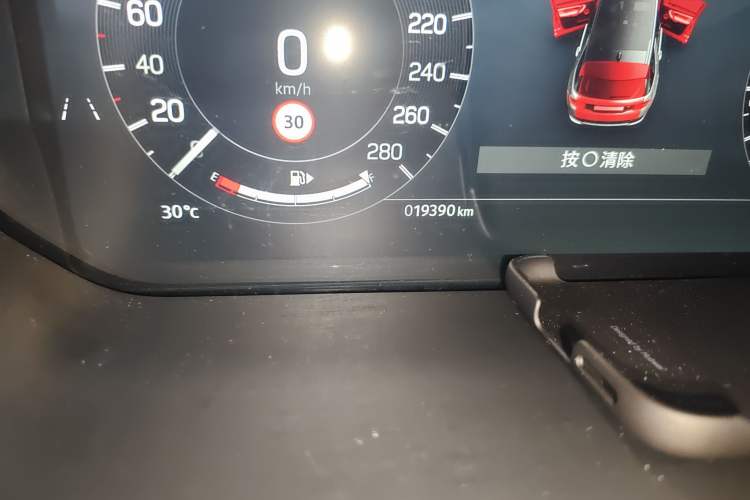Used Land Rover Discovery Sport 2024 Luxury Custom Edition Odometer Close Up