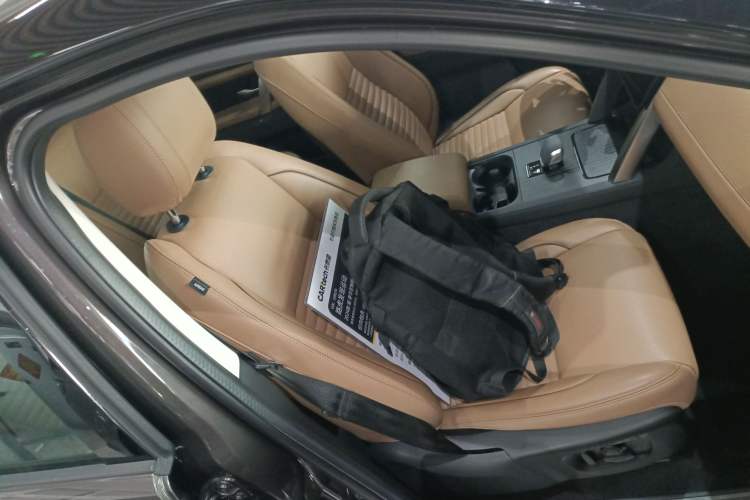 Used Land Rover Discovery Sport 2024 Luxury Custom Edition Right Front Seat