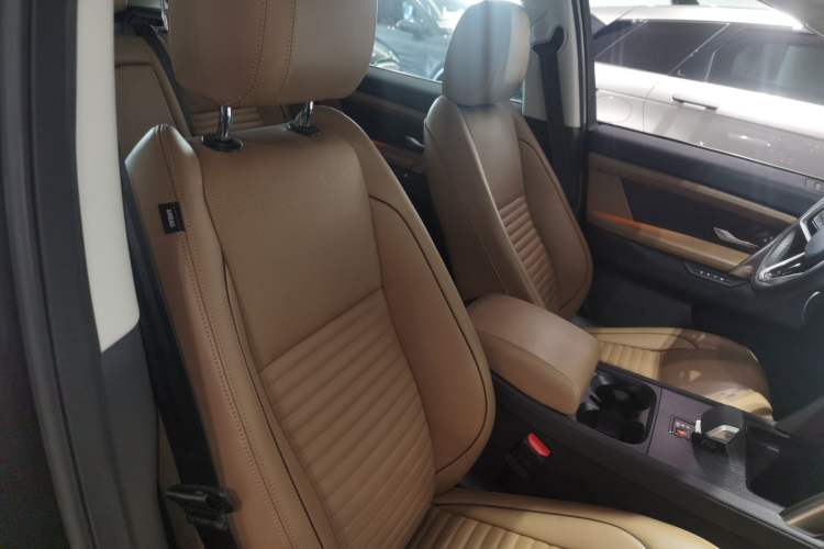 Used Land Rover Discovery Sport 2024 Luxury Custom Edition Right Front Seat