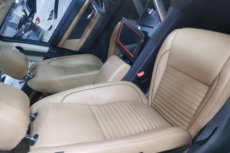Used Land Rover Discovery Sport 2024 Luxury Custom Edition Right Front Seat
