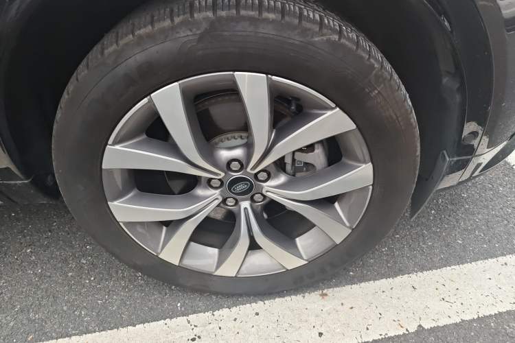 Used Land Rover Discovery Sport 2024 Luxury Custom Edition Right Front Wheel Hub