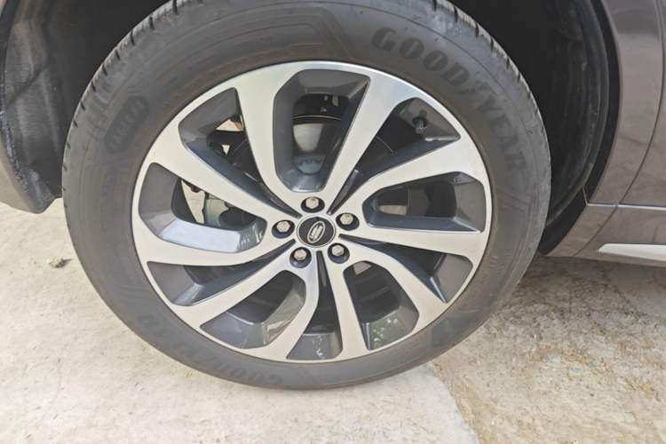 Used Land Rover Discovery Sport 2024 Performance Tech Edition Right Rear Wheel Hub