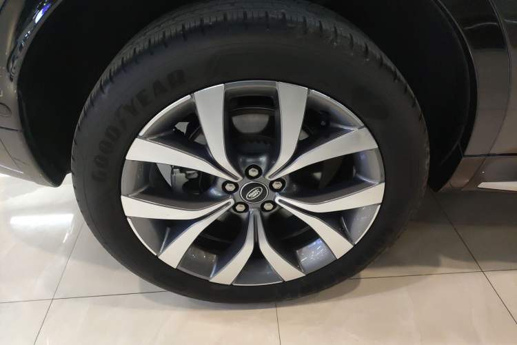 Used Land Rover Discovery Sport 2024 Luxury Custom Edition Right Rear Wheel Hub