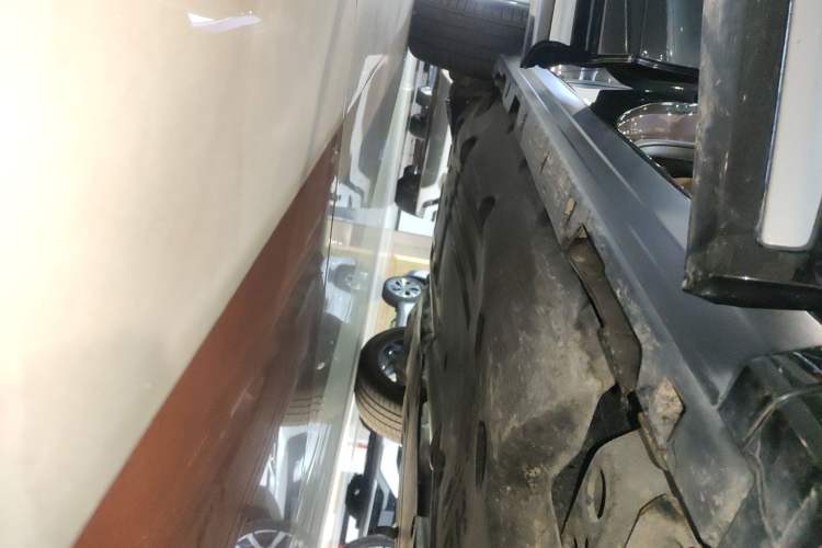 Used Land Rover Discovery Sport 2024 Luxury Custom Edition Right Side Sill