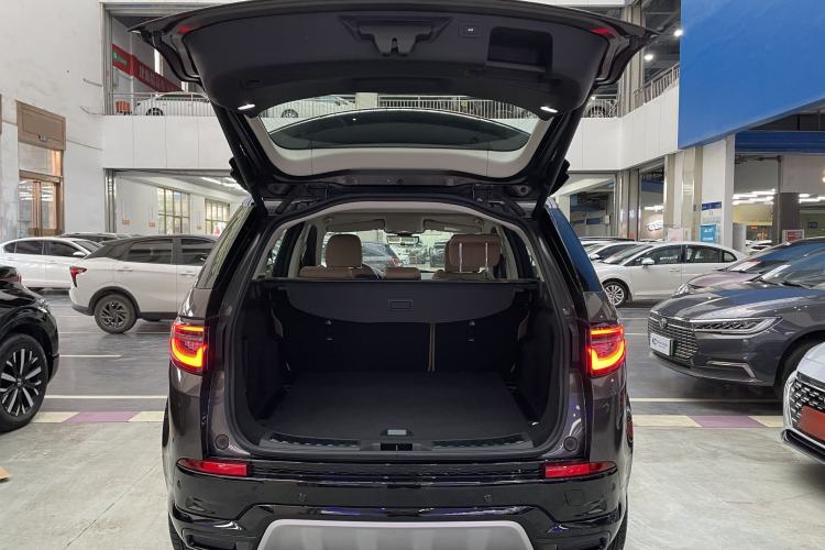 Used Land Rover Discovery Sport 2024 Luxury Custom Edition Trunk