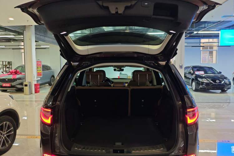 Used Land Rover Discovery Sport 2024 Luxury Custom Edition Trunk