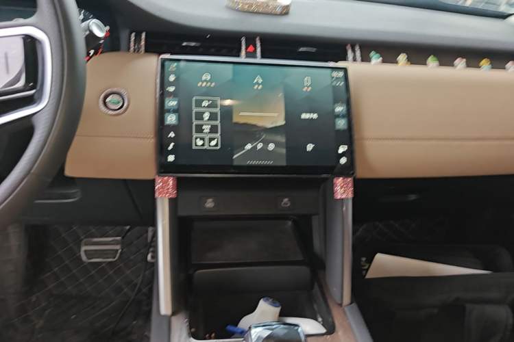 Used Land Rover Discovery Sport 2024 Performance Tech Edition Audio And AC Panel