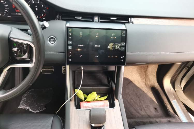 Used Land Rover Discovery Sport 2024 Performance Tech Edition Audio And AC Panel
