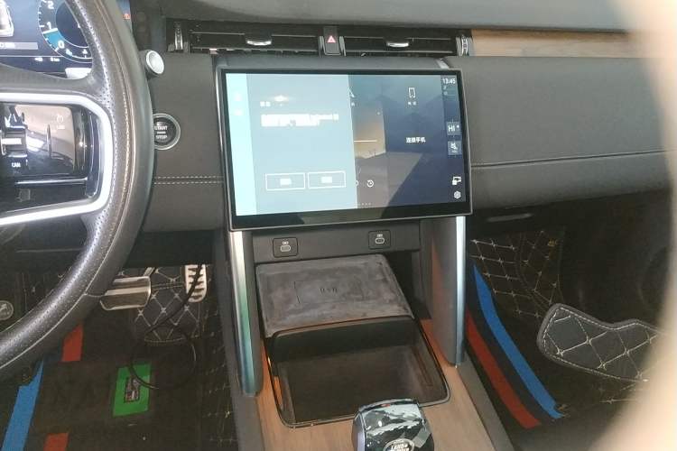 Used Land Rover Discovery Sport 2024 Performance Tech Edition Audio And AC Panel