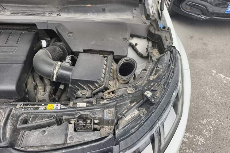 Used Land Rover Discovery Sport 2024 Performance Tech Edition Engine Bay Left