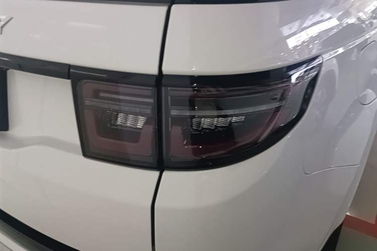 Used Land Rover Discovery Sport 2024 Performance Tech Edition Exterior 3