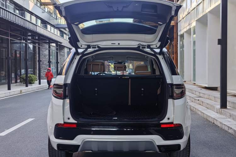 Used Land Rover Discovery Sport 2024 Performance Tech Edition Exterior 4