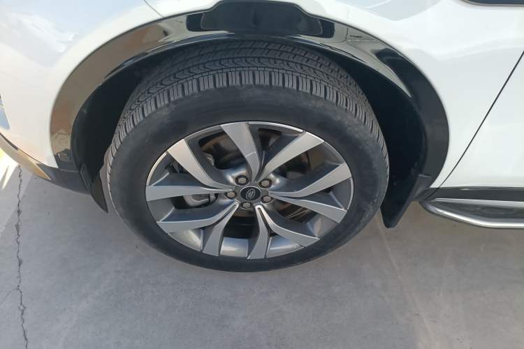 Used Land Rover Discovery Sport 2024 Luxury Custom Edition Exterior 4