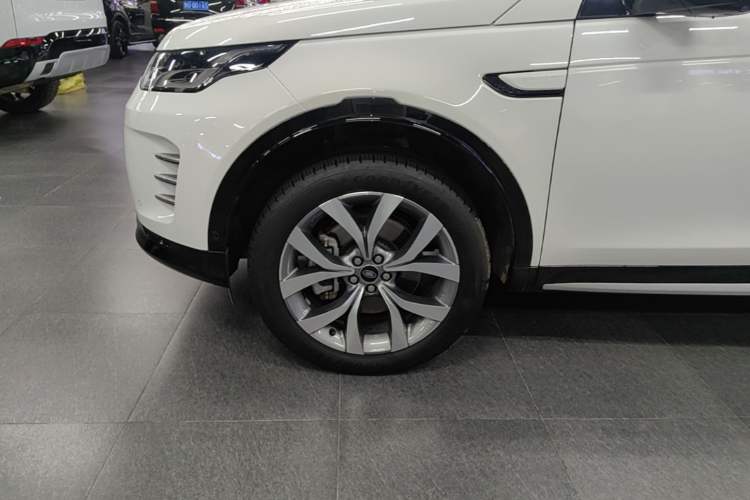 Used Land Rover Discovery Sport 2024 Luxury Custom Edition Exterior 4
