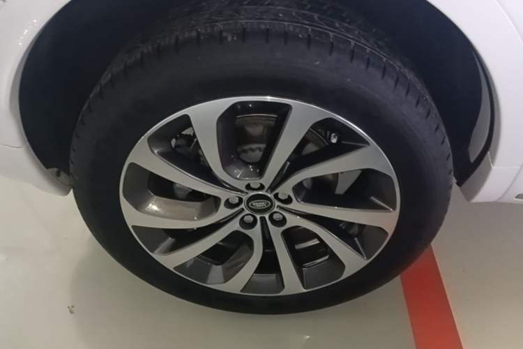 Used Land Rover Discovery Sport 2024 Performance Tech Edition Exterior 5
