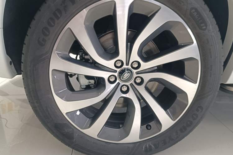 Used Land Rover Discovery Sport 2024 Performance Tech Edition Exterior 6