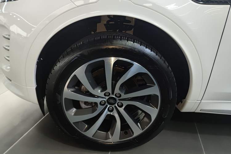 Used Land Rover Discovery Sport 2024 Performance Tech Edition Exterior 7
